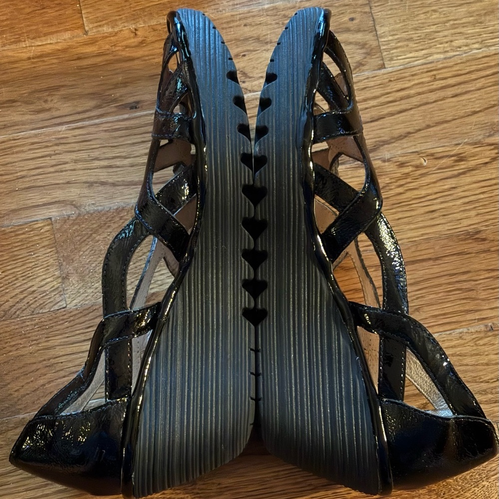 Fly London Black Wedges - Picture 4 of 6